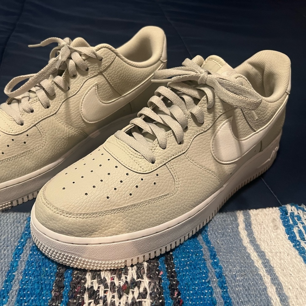 Nike Air Force 1 Light Bone Size 13